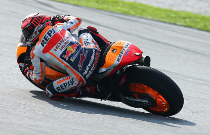 Moto GP rodando en circuito 